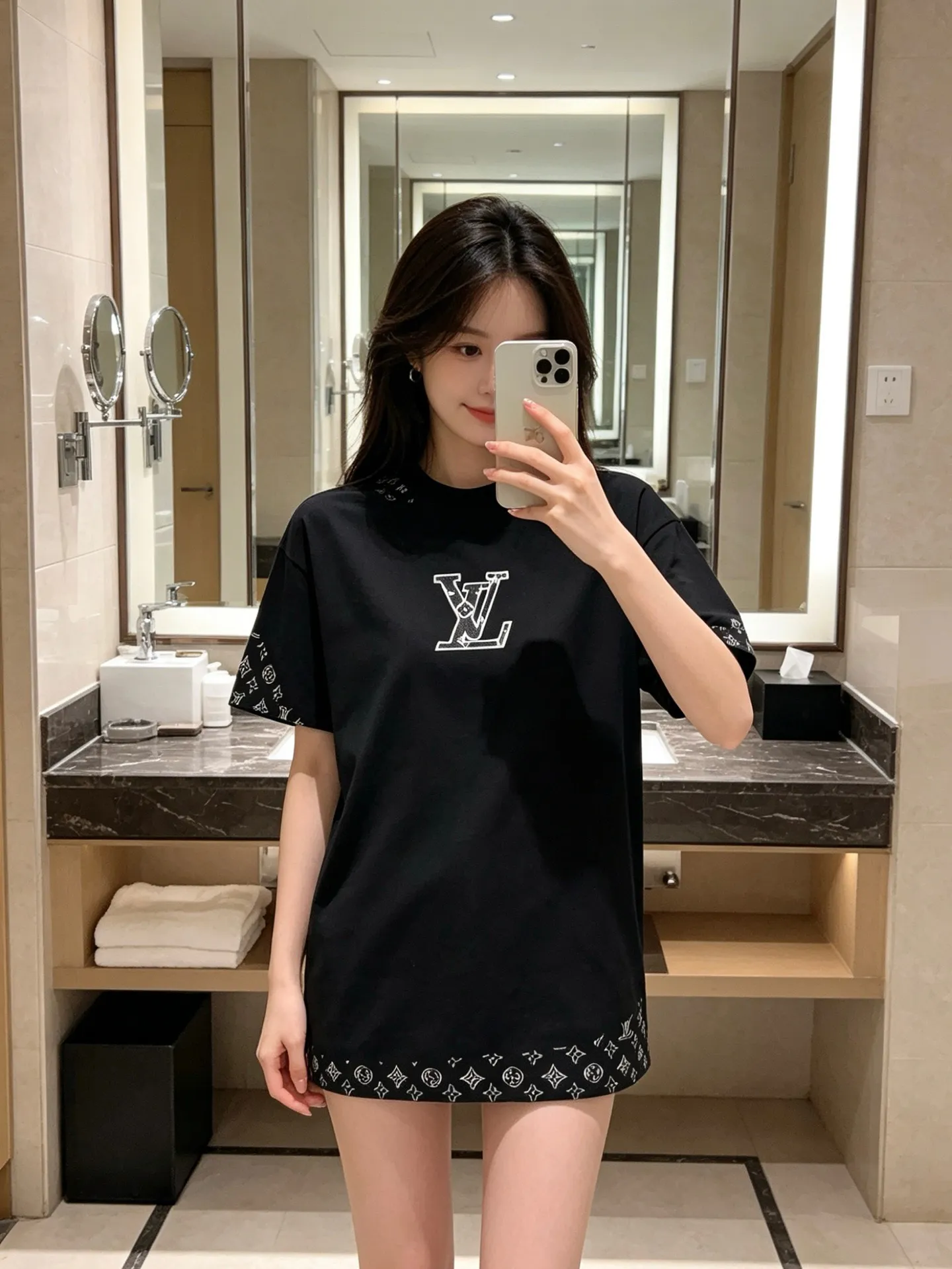 Louis Vuitton/Louis Vuitton leather logo embroidered short sleeves